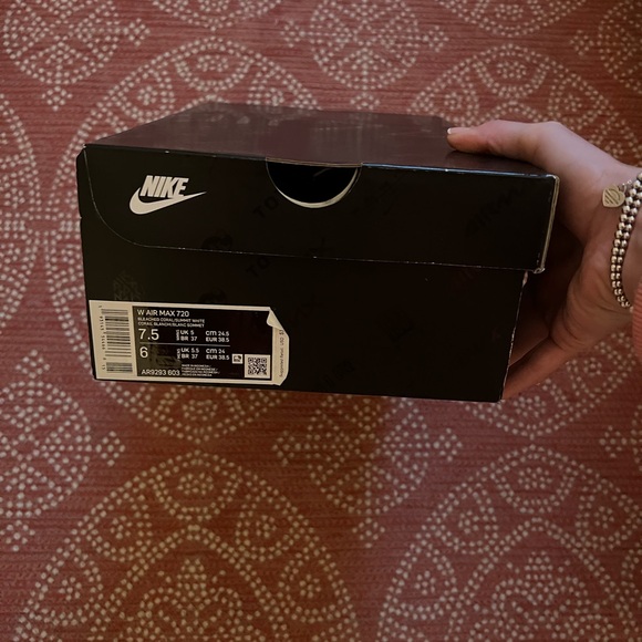 Nike air max 720 bleached coral (woman’s) - Picture 7 of 10